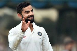 నకిలీ ఆస్కార్‌ను అభిమానులకు చూపిస్తోన్న కోహ్లీ (వీడియో)