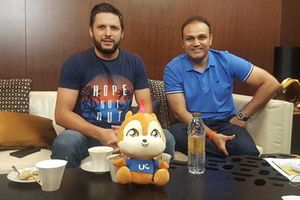 అఫ్రిదితో వెల్లడి: సెహ్వాగ్‌ను భయపెట్టిన బౌలర్ ఎవరో తెలుసా?