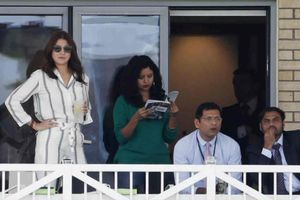 భార్యలకు అనుమతితో పాటు.. అరటి పండ్లు ఇప్పించండి!!