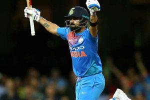 కోహ్లీపై ‘స్లో బంతుల’ వ్యూహాం: అలవోకగా చేధించిన కెప్టెన్ (వీడియో)