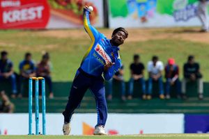 కష్టాల్లో శ్రీలంక జట్టు: ధనంజయ బౌలింగ్‌ యాక్షన్‌పై ఐసీసీకి ఫిర్యాదు