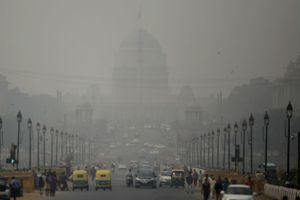 ఢిల్లీ ఎఫెక్ట్: మాస్క్‌లతోనే మ్యాచ్‌లకు సిద్ధమవుతోన్న ప్లేయర్లు