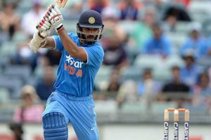 సిరిస్ క్లీన్‌స్వీప్: ఐదో బ్యాట్స్‌మన్‌గా ధావన్ అరుదైన ఘనత