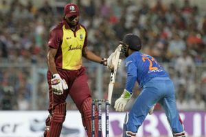 ఈడెన్‌లో అరుదైన రికార్డు నెలకొల్పిన దినేశ్ కార్తీక్