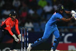 మహిళల వరల్డ్ టీ20: సెమీపైనల్లో చతికిలబడ్డ భారత్, ఇంగ్లాండ్ చేతిలో ఓటమి