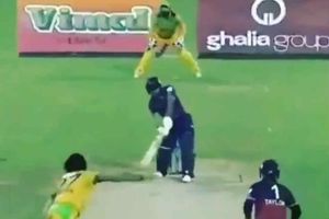 స్టేడియం అవతల పడింది..: రషీద్‌ హెలికాప్టర్ షాట్ చూశారా? (వీడియో)