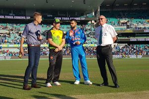 టాస్ గెలిచి బ్యాటింగ్ ఎంచుకున్న ఆస్ట్రేలియా