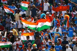 భారత జాతీయ జెండాలు తప్ప వేటికీ అనుమతివ్వలేదు!!