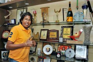 బంక్‌ బెడ్లు నుంచి ఫైవ్ స్టార్ హోటళ్ల వరకు: పాత రోజుల్ని గుర్తు చేసుకున్న జులన్