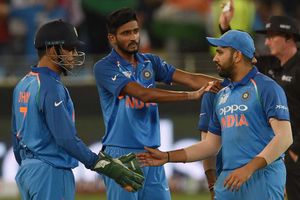 5వ వన్డే: సిక్స్‌ బాదాడు, వికెట్ తీసినా సైలెంట్‌గా సంబరాలు (వీడియో)