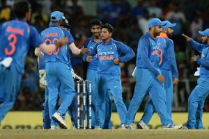 తొలి టీ20కి 12మందితో జట్టు ప్రకటన: ముగ్గురు స్పిన్నర్లతో ఆసీస్‌పై ఎటాక్!