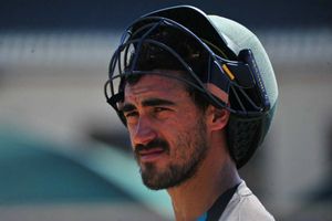 కేకేఆర్ కీలక నిర్ణయం: వచ్చే సీజన్‌లో స్టార్క్ ఆడటం అనుమానమే!