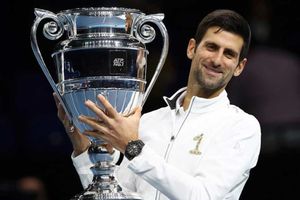 తొలి ఆటగాడిగా అరుదైన ఘనత: No.1 ట్రోఫీతో జొకోవిచ్