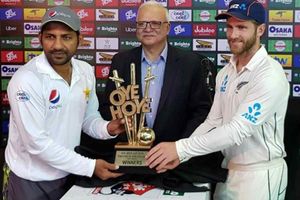 పాక్ వింత ట్రోఫీ: అప్పుడు బిస్కట్.. ఇప్పుడు ఓయ్ హోయ్ కప్