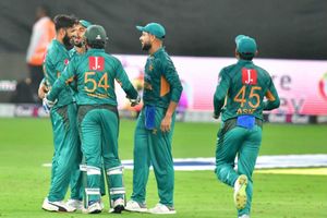 హఫీజ్.. హసన్‌ల బాదుడుతో విజయం సాధించిన పాక్