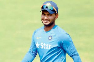 'కార్తీక్ కంటే పంతే బెటర్.. అవకాశమెందుకివ్వలేదు?'