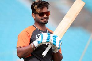 నీ బలమెంటో గుర్తించు: రిషబ్ పంత్‌కు వీవీఎస్ లక్ష్మణ్ సూచన