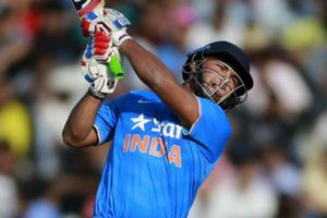 పంత్ షాట్లు చూసి ఆశ్చర్యపోయా.. : ధావన్