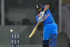 ఎలైట్ జాబితాలోకి రోహిత్ శర్మ: చెన్నై టీ20లో మరో రికార్డు