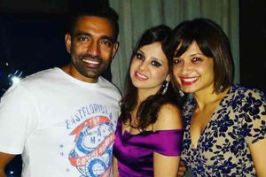 రాబిన్ ఊతప్పకు థ్యాంక్స్: ధోనికి సాక్షికి పెళ్లి చేసింది ఎవరో తెలుసా?