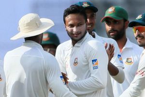 విండిస్‌పై బంగ్లా విజయం: తైజుల్‌కు 6, షకీబ్ సరికొత్త రికార్డు