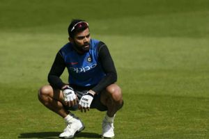 తొలి టెస్టులో ఎవరో ఒకరే!: పాండ్యానా లేక చాహాలా?, కోహ్లీ నిర్ణయం