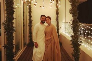 అభిమానులకు దీపావళి శుభాకాంక్షలు చెప్పిన కోహ్లీ, అనుష్క