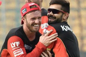 కెప్టెన్ అయినా కోహ్లీతో ఆడేందుకే డివిలియర్స్ ఎదురుచూపులు