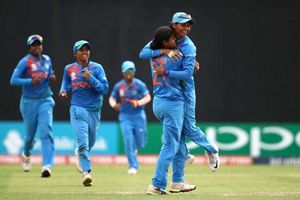 మంధాన మెరుపులు, వరల్డ్ కప్‌లో వరుసగా నాల్గో విజయం