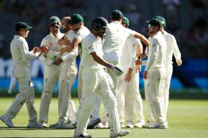 పెర్త్ టెస్ట్ ఓటమి విదేశాల్లో భారత్‌కు ఏడోది: నెటిజన్ల మండిపాటు