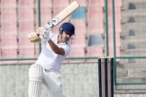 చివరి మ్యాచ్‌లో సెంచరీతో ముగించిన గంభీర్