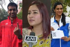 తెలంగాణ ఎలక్షన్: ఓటేసిన సింధు, గోపీచంద్... గుత్తా జ్వాలా ఓటు గల్లంతు