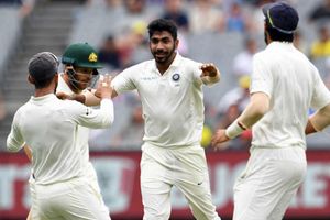 బాక్సింగ్ డే టెస్టు: ఆసీస్ విజయ లక్ష్యం 399, విజయం దిశగా భారత్