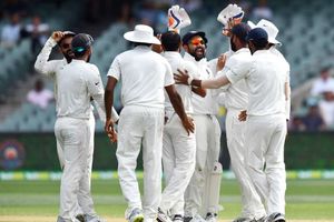 మిగిలింది 6 వికెట్లు.. చేయాల్సింది 219 పరుగులు