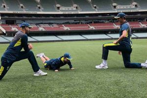 ఇండియా vs ఆస్ట్రేలియా: ఆసీస్ జట్టులో బుల్లి క్రికెటర్, జెర్సీ వేసుకుని ప్రాక్టీస్