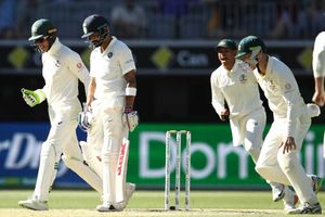 పెర్త్‌లో రెండో టెస్టు: కష్టాల్లో భారత్, 55 పరుగులకే 4 వికెట్లు