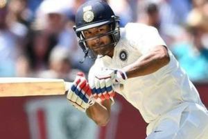 మయాంక్‍‌ను చులకనగా మాట్లాడిన కామెంటేటర్, నెటిజన్ల ఫైర్