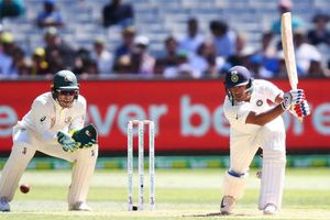 మయాంక్.. సెహ్వాగ్‌లా ఆడాలని ఆశపడుతున్నా: సెహ్వాగ్