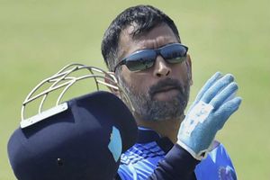 'ధోనీ దేశీవాళీల్లో ఆడితేనే టీమిండియాలోకి తీసుకోవాలి'