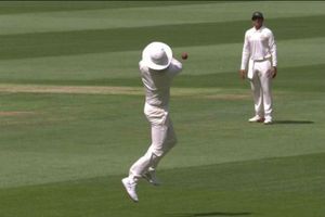 రోహిత్‌కు రెండు లైఫ్‌లు: చేతిలో పడిన క్యాచ్ మిస్ చేశాడు (వీడియో)