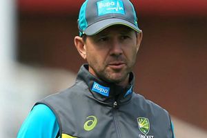 క్రీజుకు అడుగుదూరంలో బౌలింగ్ చేస్తుంటే గమనించరేం: పాంటింగ్