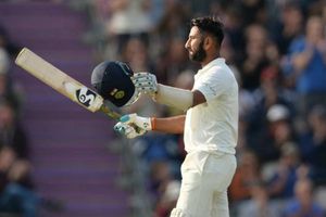 టెస్టుల్లో అత్యధిక యావరేజి: ఆ ఐదుగురు క్రికెటర్లు ఎవరో తెలుసా?