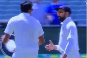 రోహిత్ వెంటపడుతున్నా అశ్విన్ పట్టించుకోలేదు!! (వీడియో)