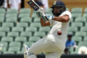 అడిలైడ్‌లో రోహిత్ సిక్సుల మోత: ఇంప్రస్ కాని నెటిజన్లు (వీడియో)