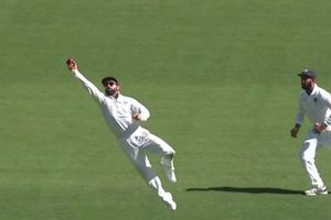 పెర్త్‌లో రెండో టెస్టు: టీ బ్రేక్ తర్వాత కోహ్లీ స్టన్నింగ్ క్యాచ్ చూశారా? (వీడియో)