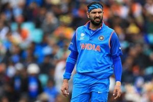 ఎవరా ఒక్క ప్లేయర్ అని అడిగిన చెన్నై ఫ్రాంచైజీ: యువీకే ఓటేసిన ఫ్యాన్స్