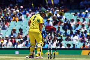 ఆరోన్ ఫించ్ ఘోరంగా విఫలం: మద్దతుగా నిలిచిన వైస్ కెప్టెన్