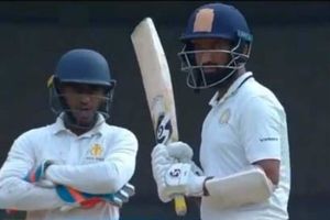 రెచ్చగొట్టిన పాండే: తదుపరి బంతిని సిక్స్ బాదిన పుజారా (వీడియో )