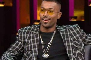 మహిళల పట్ల అనుచిత వ్యాఖ్యలు: ధోని, రవిశాస్త్రికి పాండ్యా క్షమాపణ