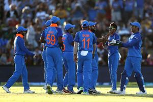 India vs New Zealand, 2nd ODI: కుల్దీప్ మాయ, క‌ష్టాల్లో న్యూజిలాండ్‌!